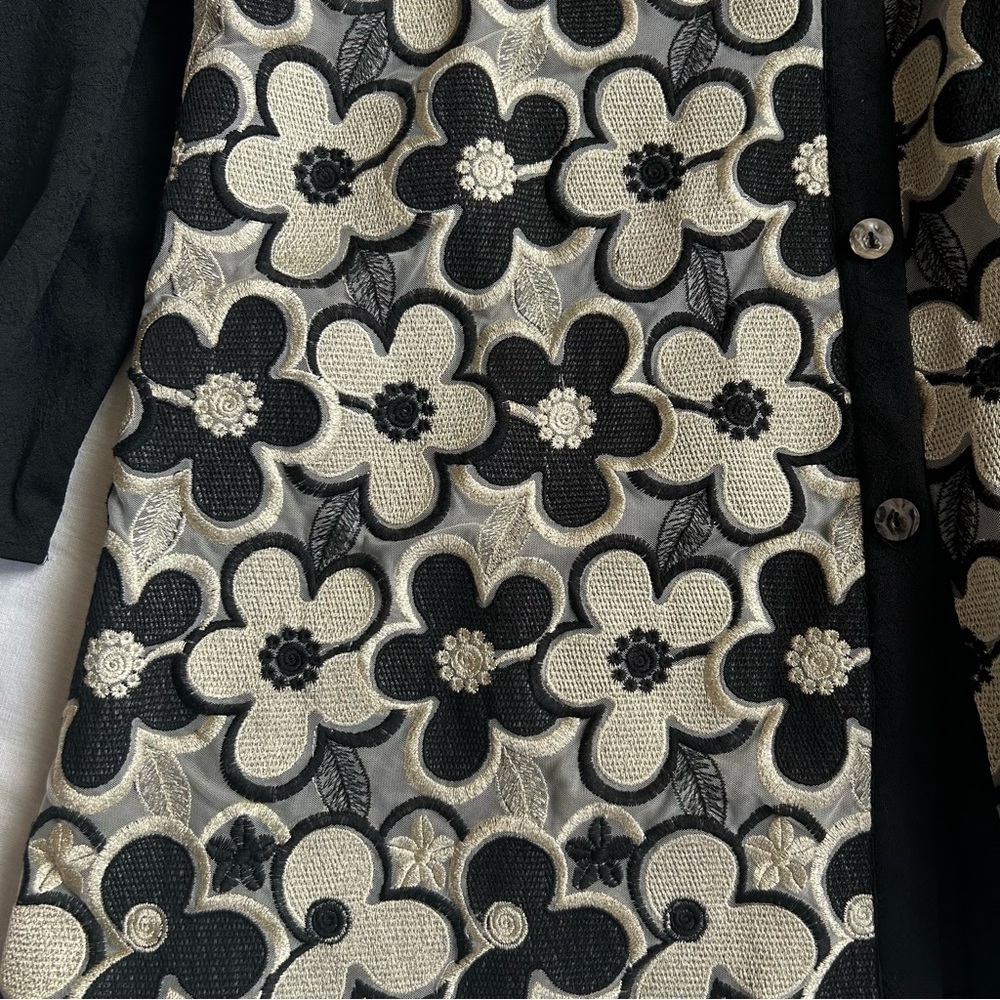 Vintage | Lady Noiz Gold and Black Flower Embroidered Formal Blouse - Picture 2 of 9